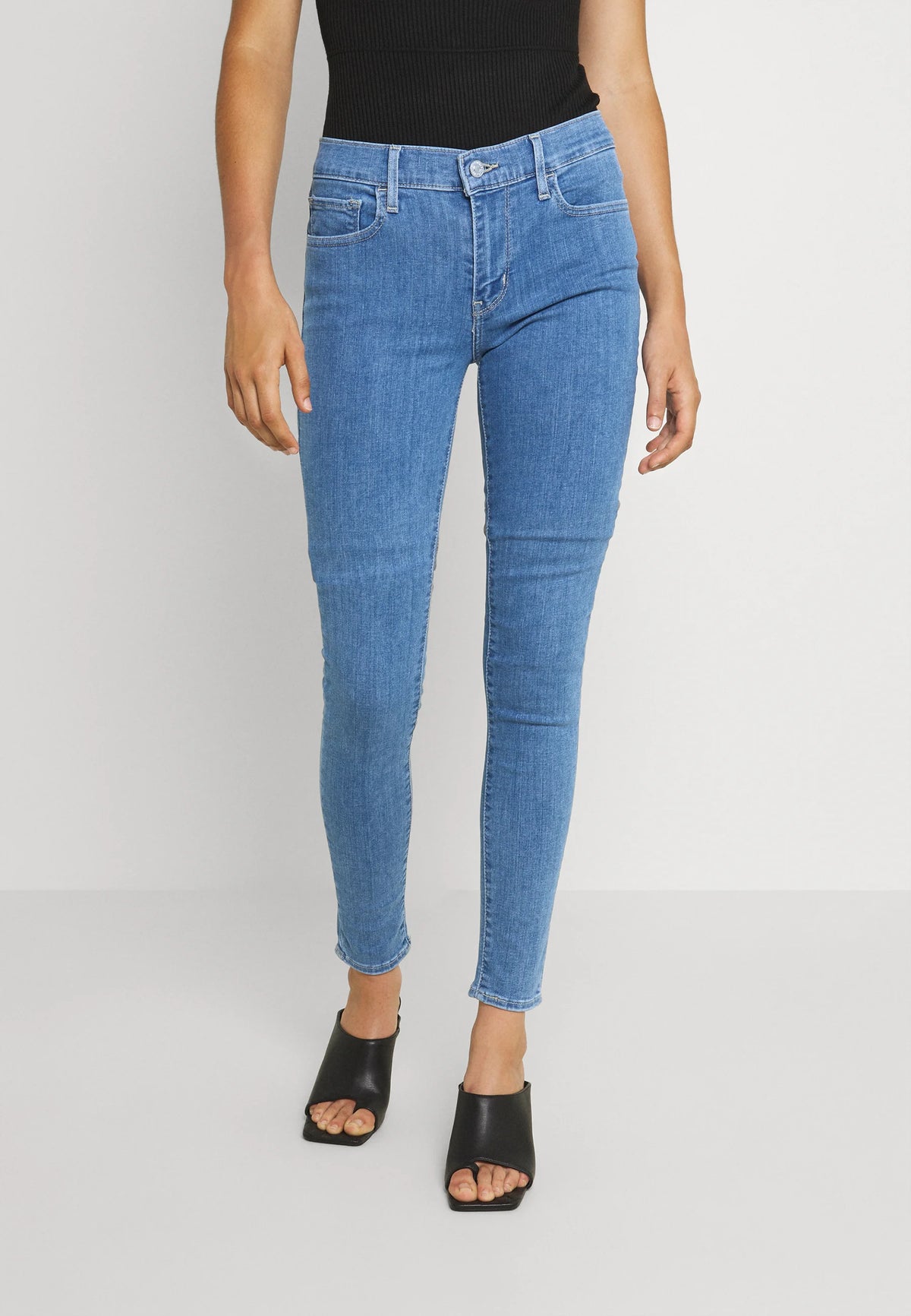 Pantalones Levi's 710 para Mujer al por Mayor. Precio por Unidad: $26.50 USD