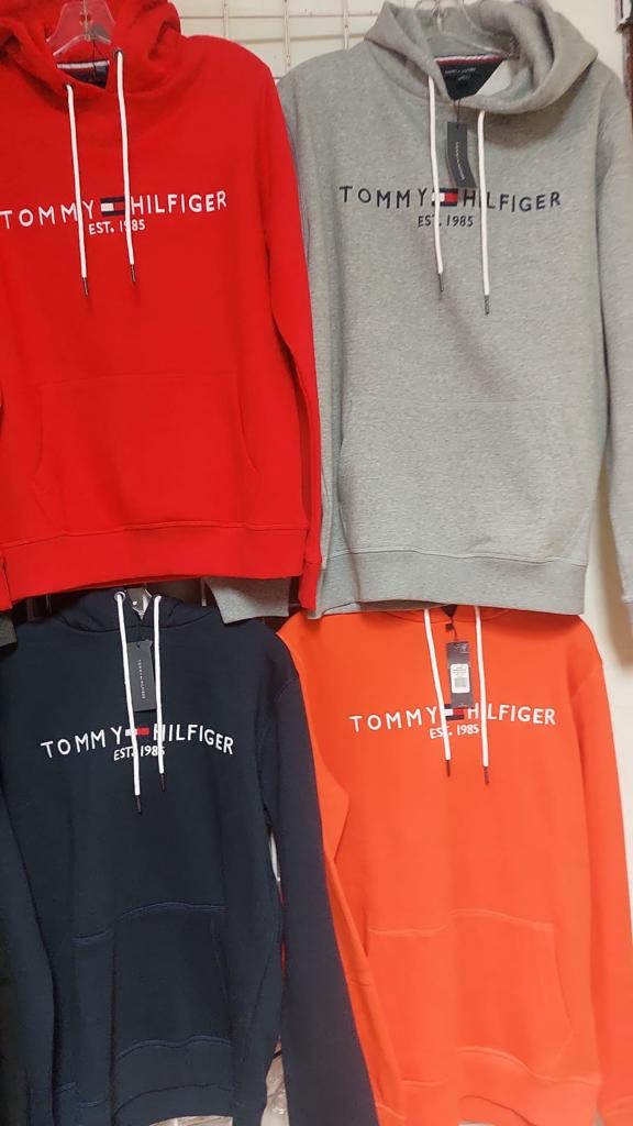 Hoodies/Sudaderas Tommy Hilfiger Hombre al por Mayor. Un Modelo. Mix Colores. Precio por Unidad: $25.50